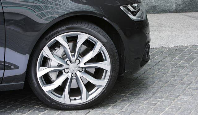 <strong>Audi  A6 Avant｜アウディA6アバント</strong>　