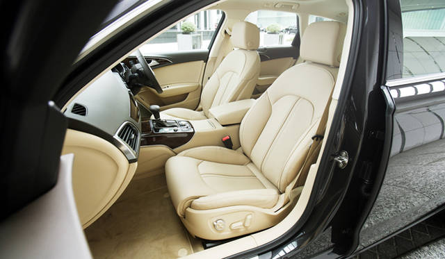 <strong>Audi  A6 Avant｜アウディA6アバント</strong>　