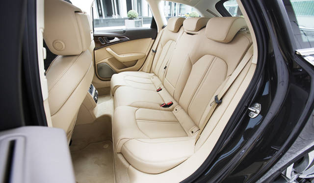 <strong>Audi  A6 Avant｜アウディA6アバント</strong>　