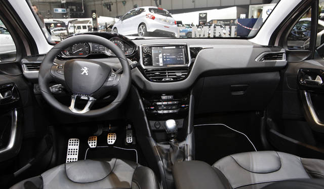 <strong>Peugeot 208｜プジョー208</strong>