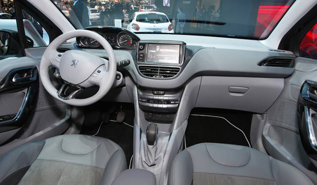 <strong>Peugeot 208｜プジョー208</strong>