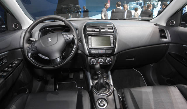 <strong>Peugeot 4008｜プジョー4008</strong>