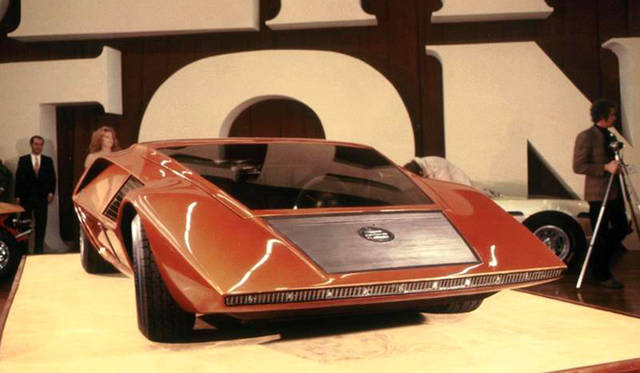 <strong>Lancia Stratos Zero｜ランチア ストラトス ゼロ</strong>