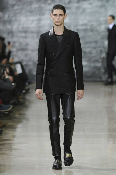 <strong>YVES SAINT LAURENT｜イヴ・サンローラン</strong>　