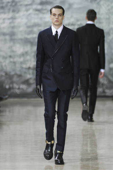 <strong>YVES SAINT LAURENT｜イヴ・サンローラン</strong>　