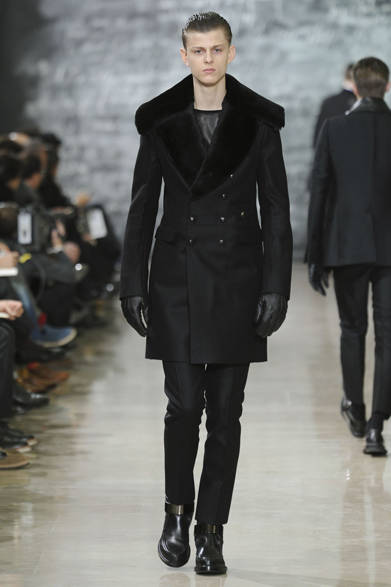 <strong>YVES SAINT LAURENT｜イヴ・サンローラン</strong>　