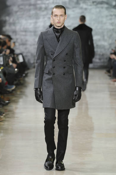 <strong>YVES SAINT LAURENT｜イヴ・サンローラン</strong>　