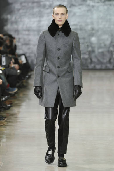 <strong>YVES SAINT LAURENT｜イヴ・サンローラン</strong>　