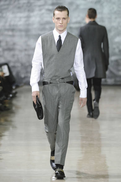 <strong>YVES SAINT LAURENT｜イヴ・サンローラン</strong>　