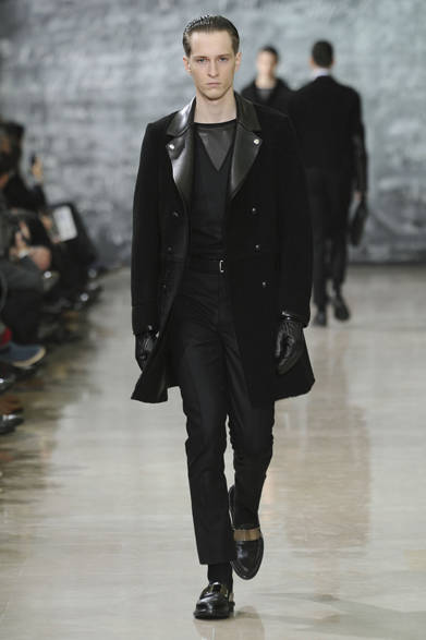 <strong>YVES SAINT LAURENT｜イヴ・サンローラン</strong>　