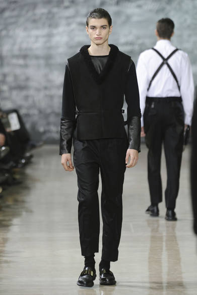 <strong>YVES SAINT LAURENT｜イヴ・サンローラン</strong>　