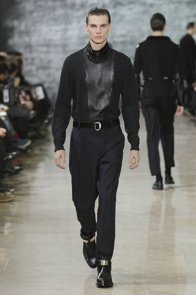 <strong>YVES SAINT LAURENT｜イヴ・サンローラン</strong>　