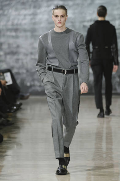 <strong>YVES SAINT LAURENT｜イヴ・サンローラン</strong>　