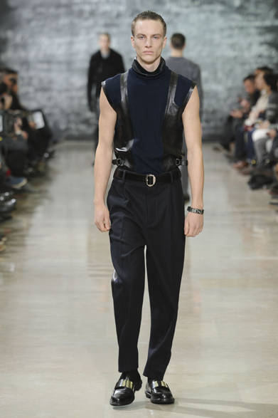 <strong>YVES SAINT LAURENT｜イヴ・サンローラン</strong>　