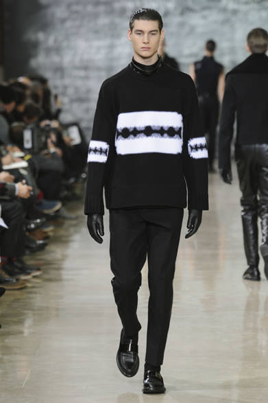 <strong>YVES SAINT LAURENT｜イヴ・サンローラン</strong>　