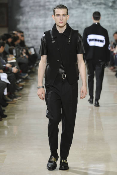 <strong>YVES SAINT LAURENT｜イヴ・サンローラン</strong>　