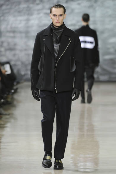 <strong>YVES SAINT LAURENT｜イヴ・サンローラン</strong>　