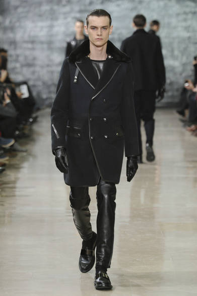 <strong>YVES SAINT LAURENT｜イヴ・サンローラン</strong>　