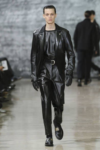 <strong>YVES SAINT LAURENT｜イヴ・サンローラン</strong>　