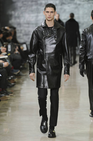 <strong>YVES SAINT LAURENT｜イヴ・サンローラン</strong>　