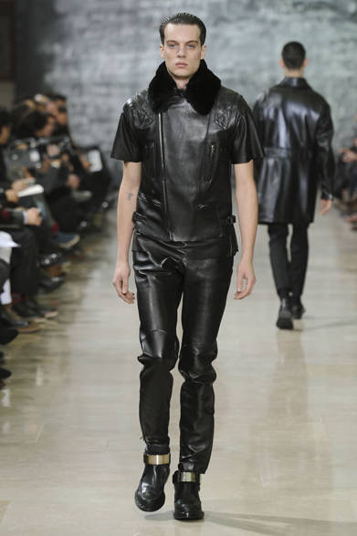 <strong>YVES SAINT LAURENT｜イヴ・サンローラン</strong>　