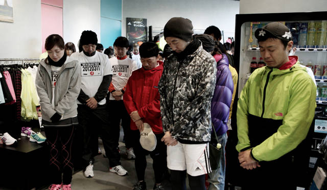 <strong>Run for Children Tohoku in adidas RUNBASE</strong><br />およそ1分間、ランベースは静寂に包まれた。