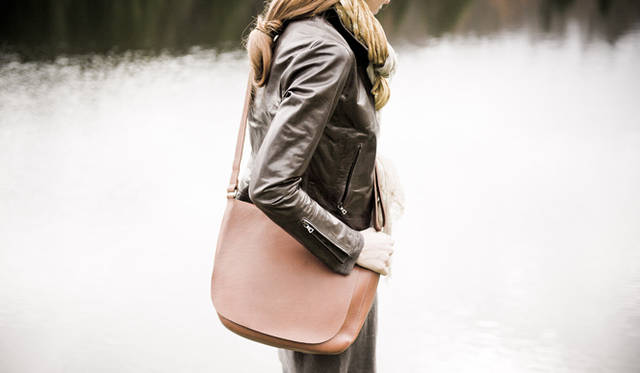 <strong>m0851│エム・ゼロ・エイト・ファイブ・ワン</strong>　モントリオールのファクトリーで全生産過程でのハンズコントロールにこだわりつづけている。