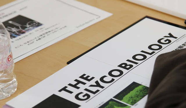 <strong>YVES SAINT LAURENT│イヴ・サンローラン</strong>　グライコバイオロジー＝若さの鍵を握る科学ともいえそうだ。