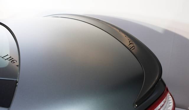 <strong>Mercedes-benz SL63AMG｜メルセデス ベンツSL63AMG</strong>　AMGのトランクリッドは量産車初採用のカーボン製で、5kgの減量に寄与する。