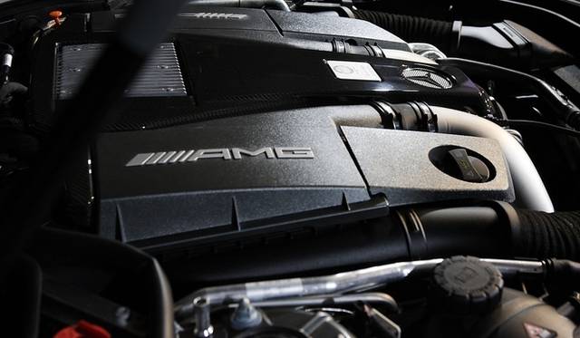 <strong>Mercedes-benz SL63AMG｜メルセデス ベンツSL63AMG</strong>　5.5リッターV8直噴ツインターボは最高出力320kW(435ps）、最大トルク800Nmのパフォーマンス。0-100km加速は4.3秒でこなす。