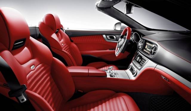 <strong>Mercedes-benz SL550 Bluefficiency Edition1｜メルセデス ベンツSL550ブルーエフィシエンシー エディション1</strong>　新型SL発売を記念する特別仕様車。特別色の「マグネタイトブラック」や専用ホイール、AMGスポーツパッケージなどが標準装備される。