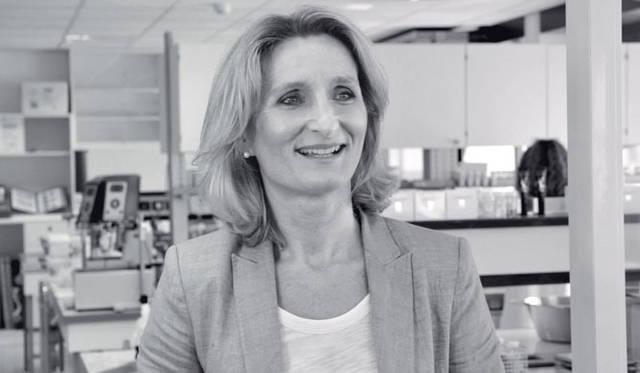 <strong>YVES SAINT LAURENT│イヴ・サンローラン</strong>　ドミニーク・アンシロティ ロレアル スキンケア リュクス開発研究所長。