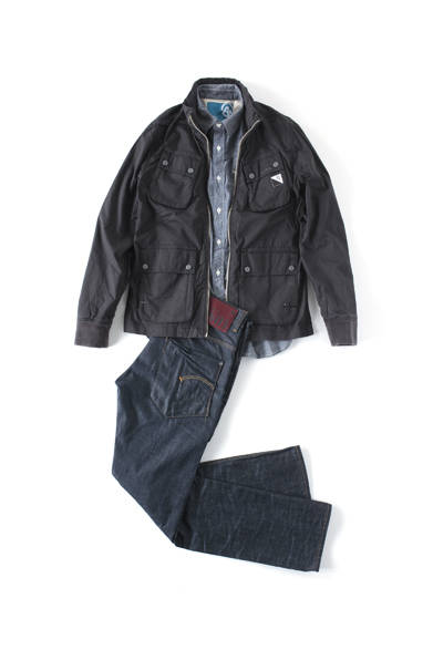 <strong>阪急MEN’S TOKYO｜4月 “アーバン ラギッド”</strong>　ミリタリージャケット1万8900円（ARTIC NON QUILTED OVERSHIRT L/S）、オーガニックコットンシャツ1万8900円（NAVY SHIRT L/S）、白リベットジーンズ1万7850円（NEW RADAR TAPERED／すべてジースター ロゥ）