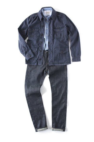  <strong>阪急MEN’S TOKYO｜4月 “アーバン ラギッド”</strong>　ジャケット1万4700円、シャツ1万5750円、ジーンズ1万8480円（すべてリーバイス）