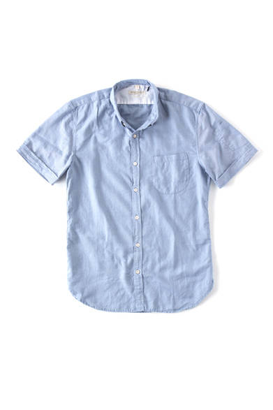  <strong>阪急MEN’S TOKYO｜4月 “アーバン ラギッド”</strong>　シャツ1万5750円（リーバイス）