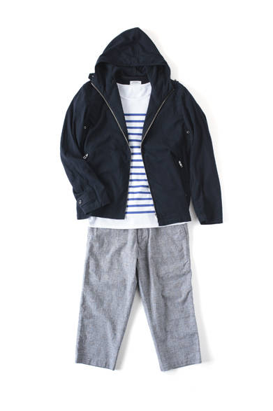  <strong>阪急MEN’S TOKYO｜4月 “アーバン ラギッド”</strong>　スロークラフト ジップパーカ1万6800円、パネルボーダーTシャツ4935円、綿麻グレンチェッククロップドパンツ6930円（すべてジュンレッド）