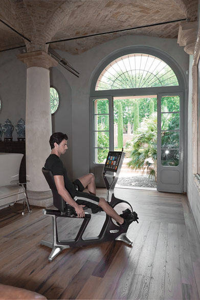 <strong>TECHNOGYM｜テクノジム</strong>　最新マシン「RECLINE PERSONAL（リクライン・パーソナル）」