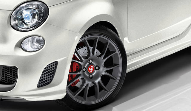 <strong>ABARTH 695 Tributo Ferrari Tribute al Giappone｜アバルト695トリブート フェラーリ トリブート アル ジャポーネ</strong>