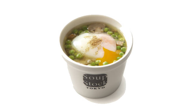 <strong>Soup Stock Tokyo｜スープストックトーキョー</strong>　4月2日（月）に登場するSoup de France第6弾「半熟玉子とグリーンピースのフレンチスープ」。