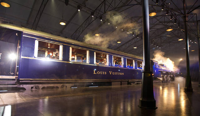 <strong>LOUIS VUITTON｜ルイ・ヴィトン</strong>　2012-13年 秋冬コレクション　　Louis Vuitton/Mazen Saggar-Bertrand Rindoff Petroff