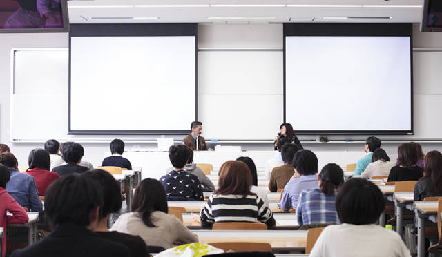 <strong>信國太志×中野香織　明治大学　白熱ファッション講座</strong>