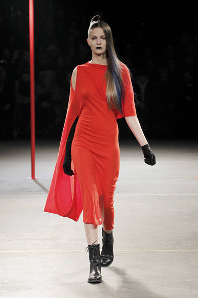 <strong>YOHJI YAMAMOTO｜ヨウジヤマモト</strong>　2012-13年秋冬コレクション速報