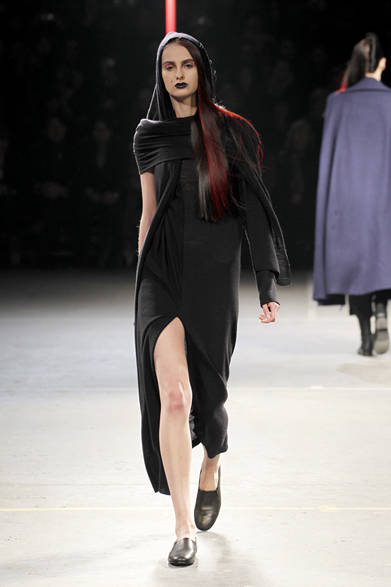 <strong>YOHJI YAMAMOTO｜ヨウジヤマモト</strong>　2012-13年秋冬コレクション速報