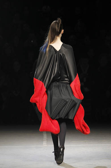 <strong>YOHJI YAMAMOTO｜ヨウジヤマモト</strong>　2012-13年秋冬コレクション速報