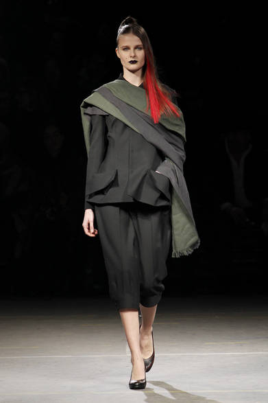 <strong>YOHJI YAMAMOTO｜ヨウジヤマモト</strong>　2012-13年秋冬コレクション速報