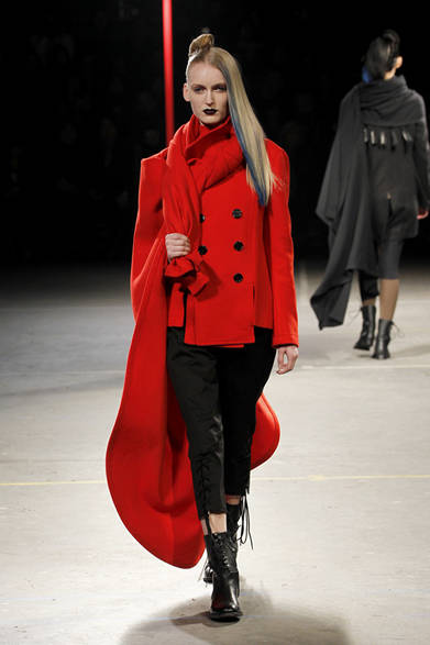 <strong>YOHJI YAMAMOTO｜ヨウジヤマモト</strong>　2012-13年秋冬コレクション速報