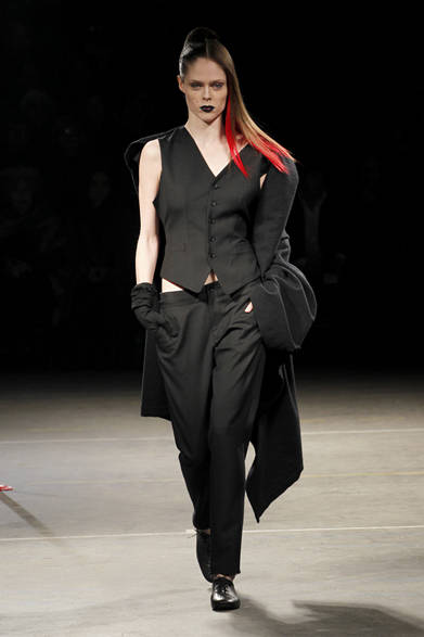 <strong>YOHJI YAMAMOTO｜ヨウジヤマモト</strong>　2012-13年秋冬コレクション速報