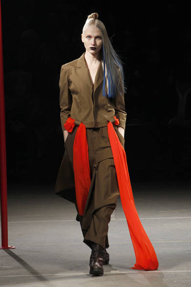 <strong>YOHJI YAMAMOTO｜ヨウジヤマモト</strong>　2012-13年秋冬コレクション速報