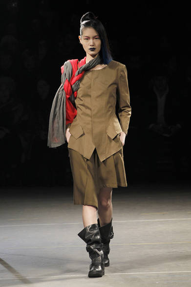 <strong>YOHJI YAMAMOTO｜ヨウジヤマモト</strong>　2012-13年秋冬コレクション速報