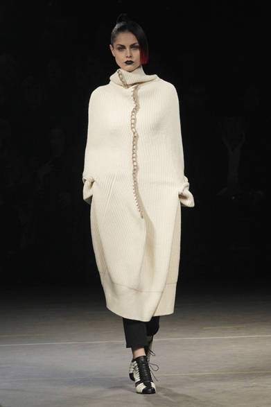 <strong>YOHJI YAMAMOTO｜ヨウジヤマモト</strong>　2012-13年秋冬コレクション速報